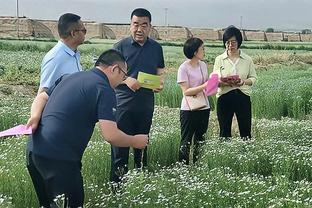 开心溢于言表？登贝莱赛后跳来跳去庆祝，还被卢卡斯泼了三次水